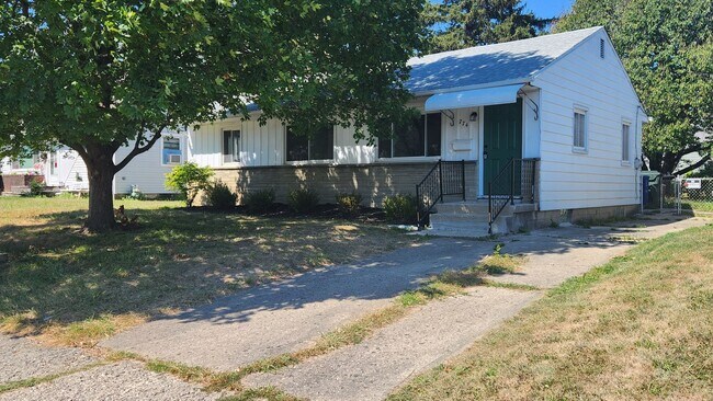 Foto del edificio - Charming 3-Bedroom Ranch in North Linden