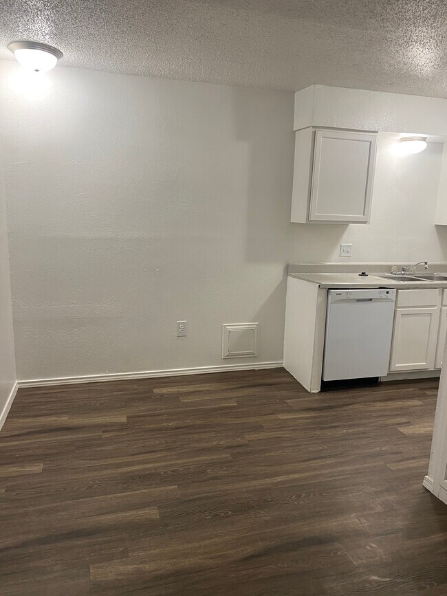 Foto del edificio - North Village Apartments