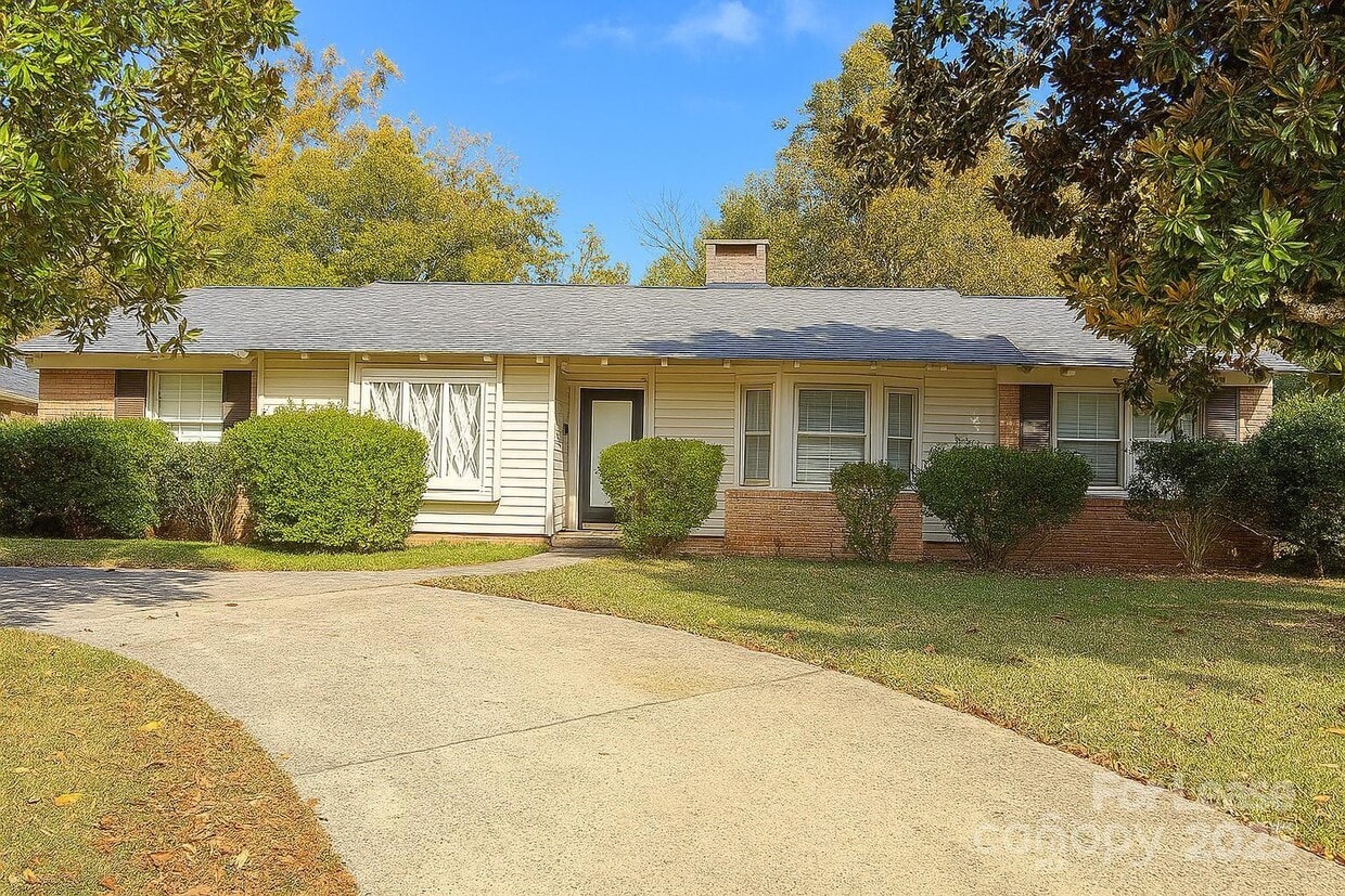 Primary Photo - 2025 Tyvola Rd