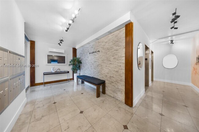 Foto del edificio - 7133 Bay Dr