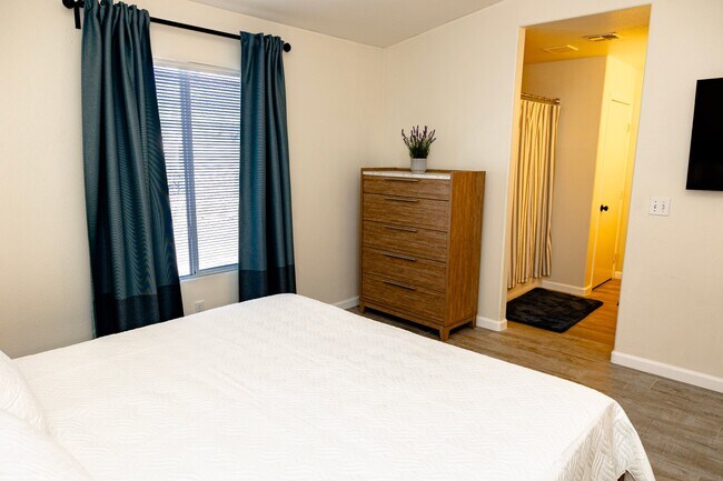 Foto del edificio - 5404 Lonesome Biker Ln