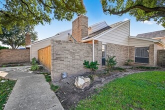 Building Photo - 13925 Hollowgreen Dr