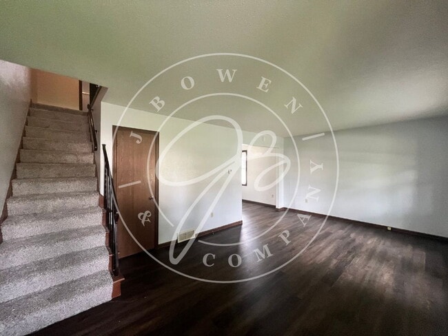 Building Photo - "Charming 3-Bedroom Retreat with 1.5 Baths...