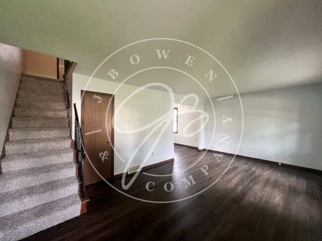 Foto del edificio - "Charming 3-Bedroom Retreat with 1.5 Baths...