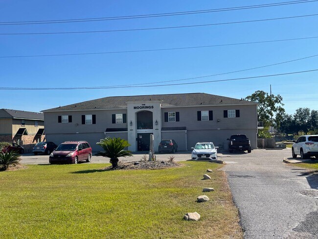 Building Photo - Condo Living Is The Life For You