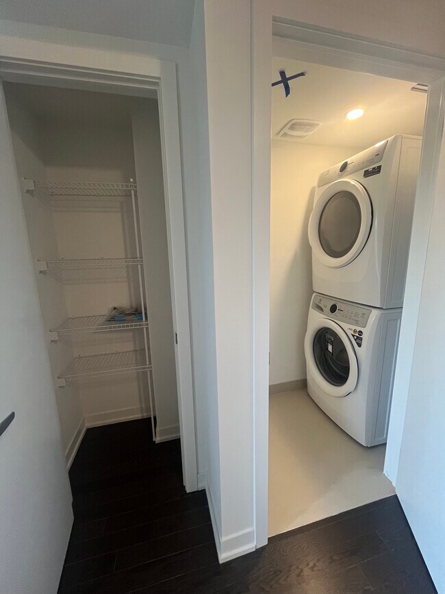 Photo du bâtiment - 80 Green Gardens Blvd