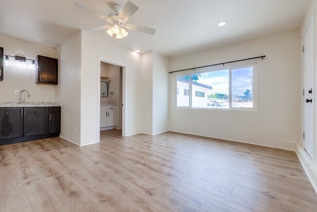 Foto del edificio - 843-843B Valley Village