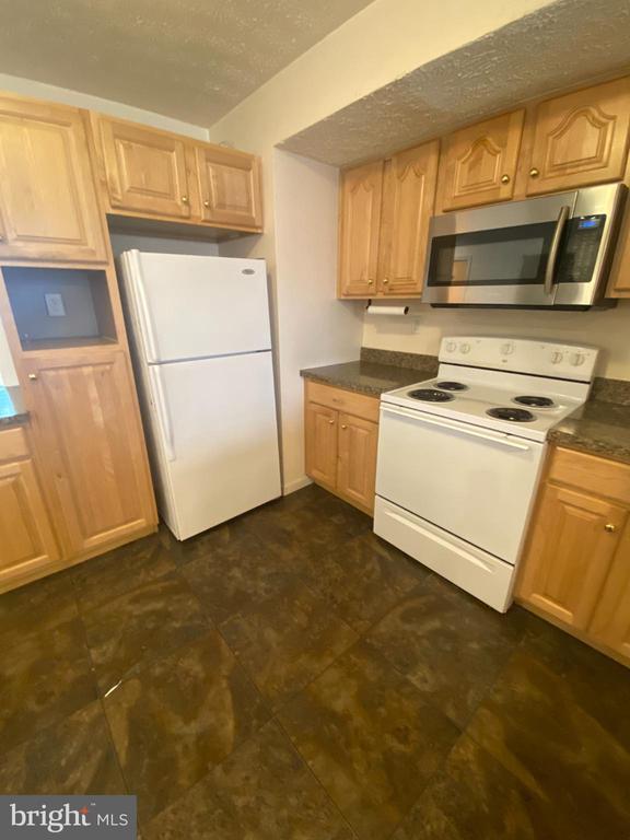 Building Photo - 28 Holler Rd