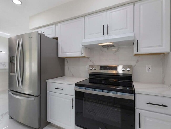 Photo - 992 Mohican Blvd House