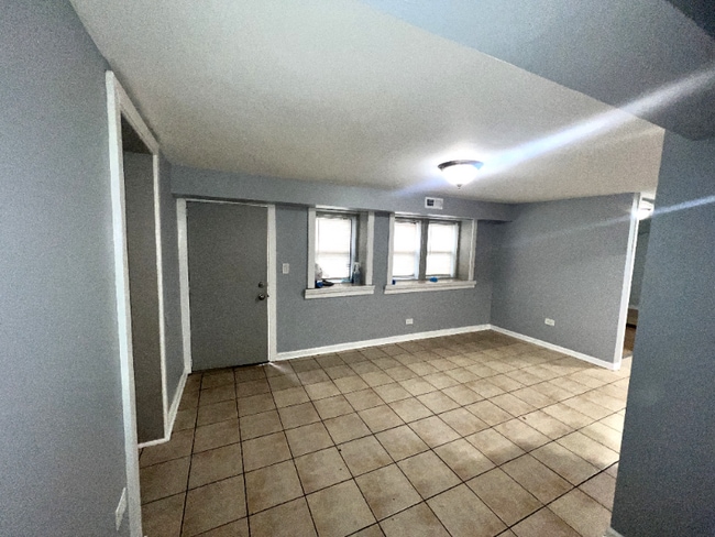 Building Photo - 2701 E 75th Pl