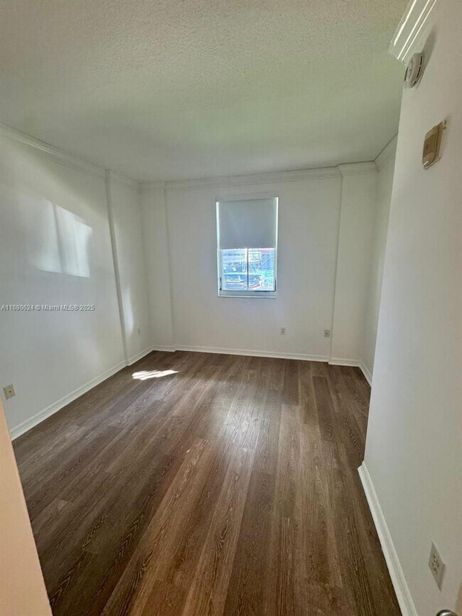 Foto del edificio - 9172 Collins Ave