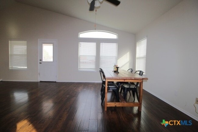 Foto del edificio - 1406 Lubbock Dr