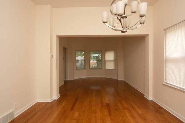 Foto del edificio - 2814 N Maplewood Ave