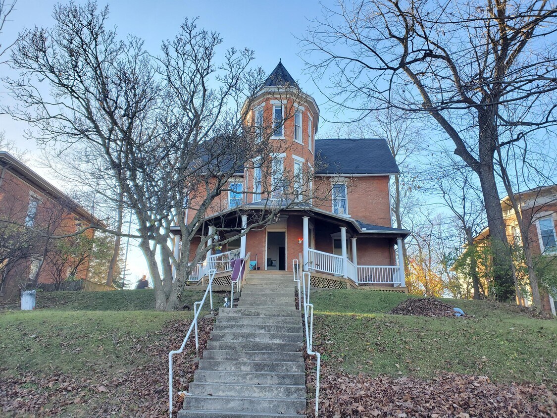 229 N Sandusky St Unit 7, Delaware, OH 43015 Apartment for Rent in