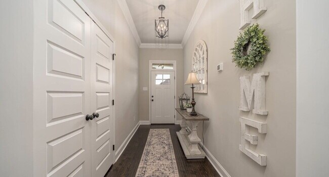 Foto del edificio - "Exquisite 4-Bedroom Home in Hazel Green with Granite Finishes & Cozy Fireplace!"
