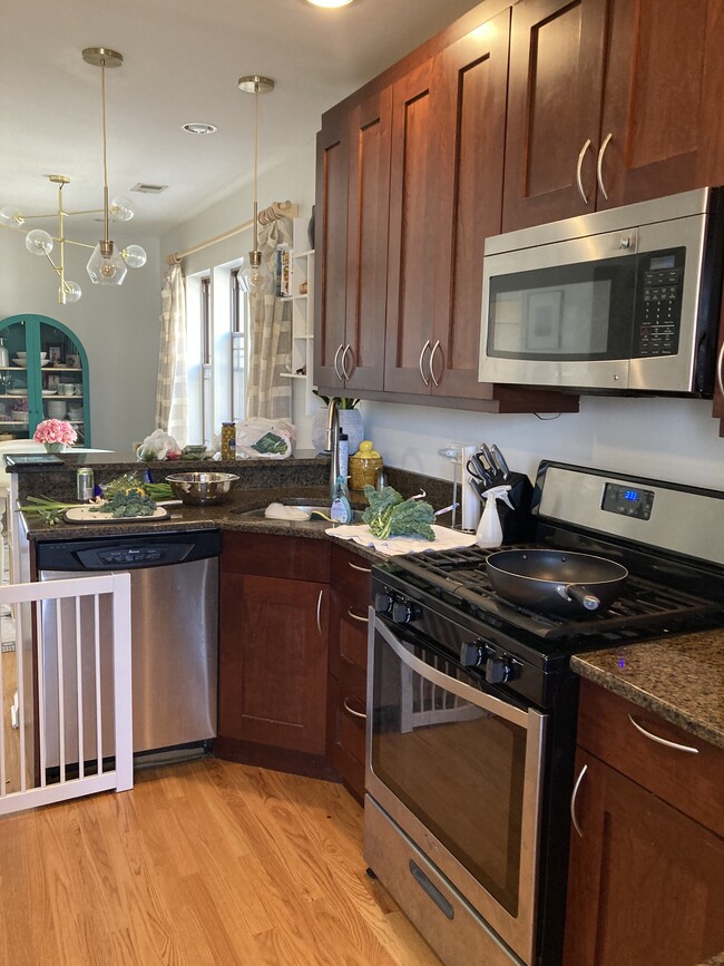 Kitchen - 3609 N Drake Ave