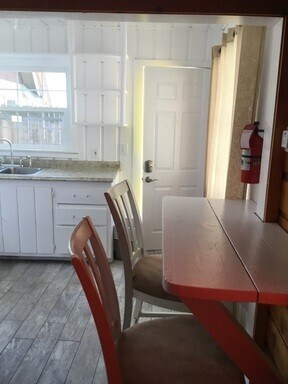 Foto del edificio - 528 Cottage Ln