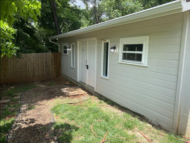 Building Photo - 453 S Mashburn Ave