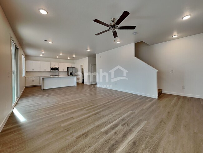Building Photo - 9825 W Parkway Dr