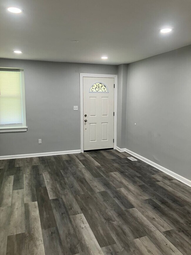 Building Photo - 5049 Chalgrove Ave