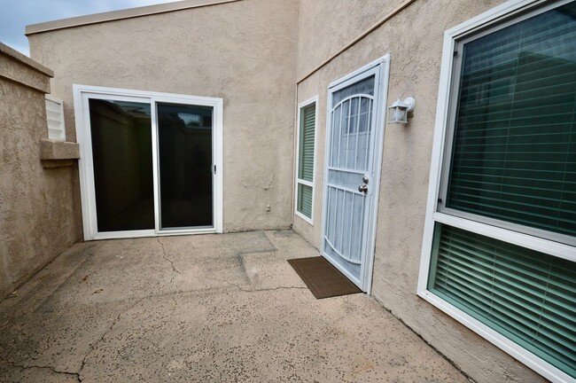 Building Photo - Remodeled 2 Bedroom Townhome in Fullerton