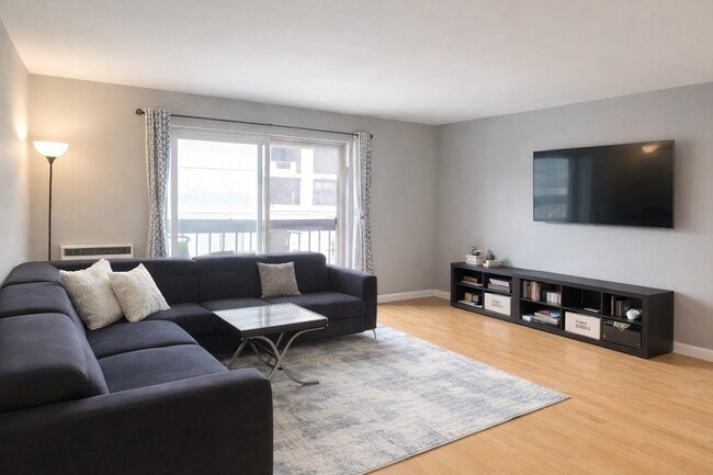 Photo - 6121 N Sheridan Rd Apartment