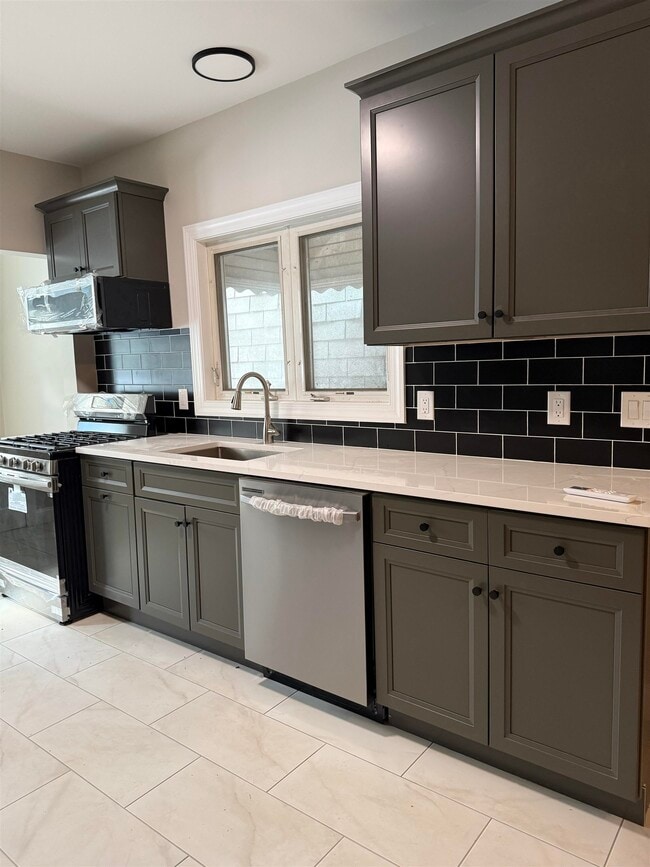 Building Photo - 183 Lexington Ave