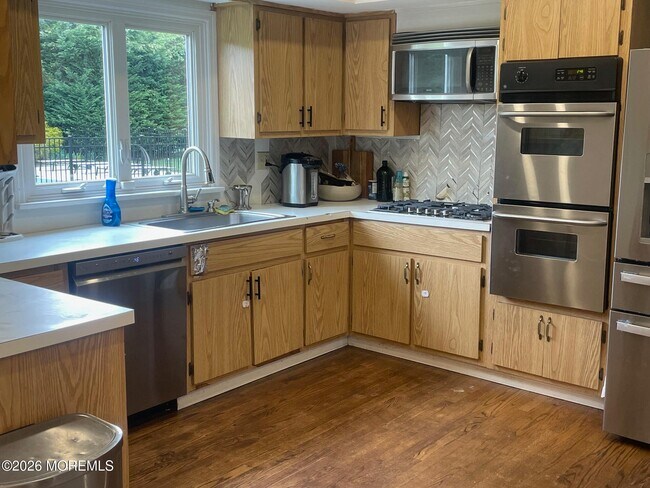 Foto del edificio - 81 Hollywood Ave