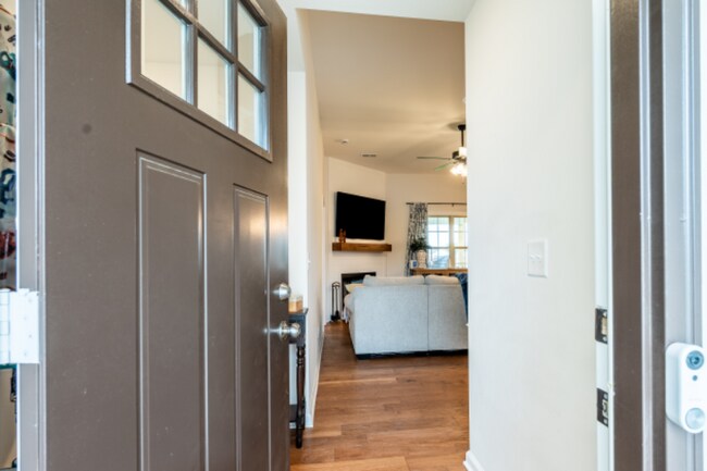 Foto del edificio - 605 Crowder Ct