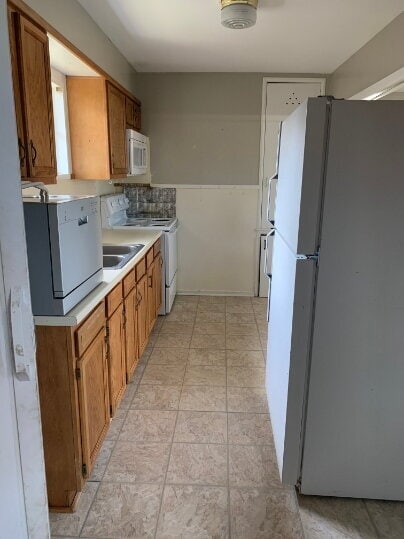 Building Photo - "Charming 3-Bed Oasis with Spacious Living in Prime Lubbock Location!"