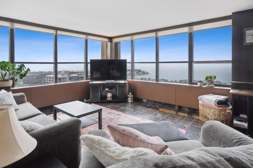 Foto principal - 2 bedroom in Chicago IL 60613