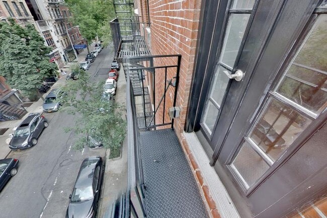 Building Photo - 47 1/2 East 1st Street