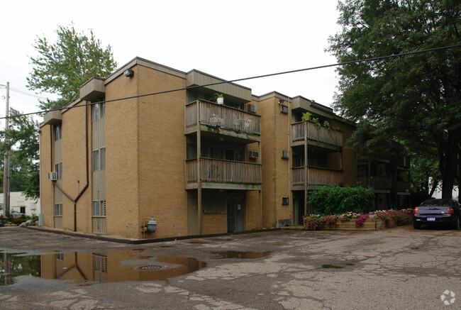 Park Washington Apartments - South Reo Apartments