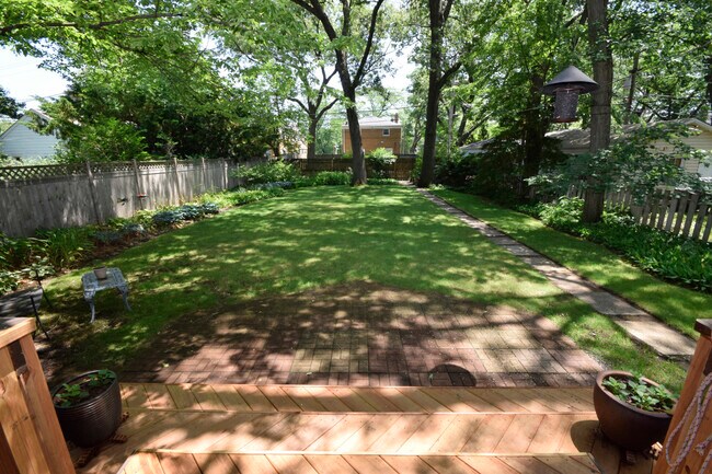 Foto del edificio - 319 Wesley Ave