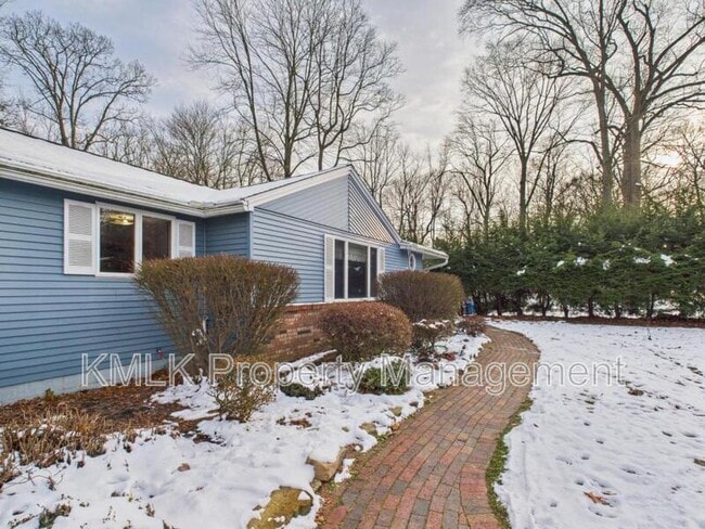 Foto del edificio - 5743 Brookwood Dr