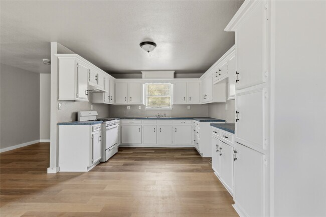 Building Photo - 223 Rush Creek Ln