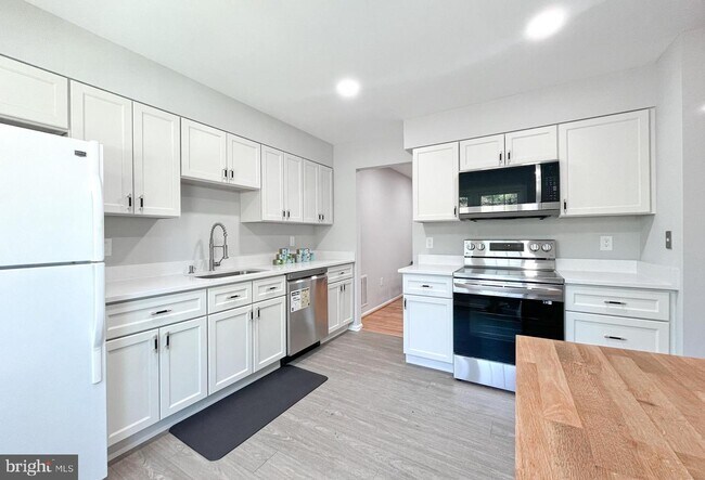 Building Photo - 8868 Winding Hollow Way