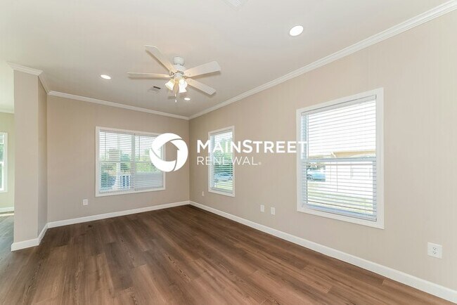 Foto del edificio - 3 Bedroom Pet-Friendly Home in North Port, FL with Main Street Renewal