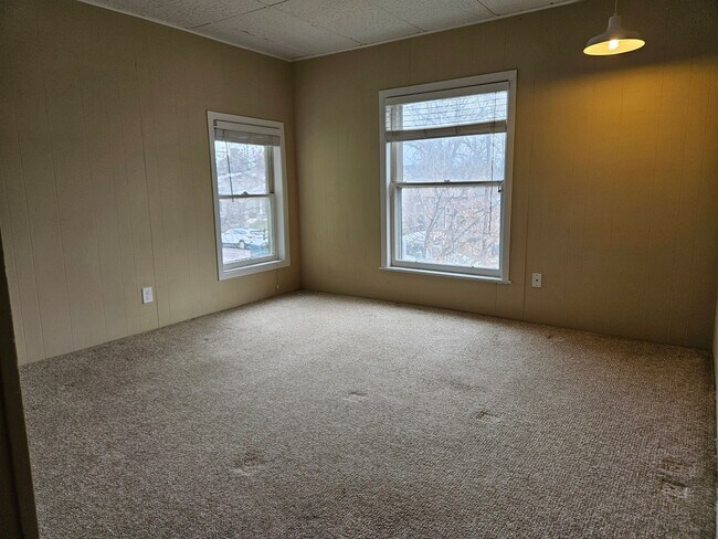 Foto del edificio - Top Floor Renovated 1 Bed/1 Bath Apartment in Victorian 4-Plex