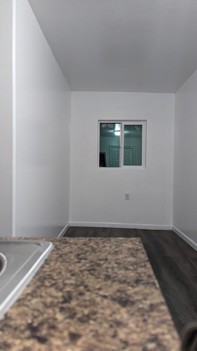 Building Photo - 3893 Beechwood Pl