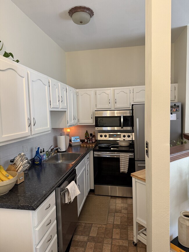 Cocina - 1373 N Franklin St