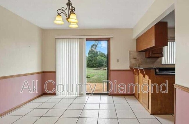 Building Photo - 833 W Pierson Dr