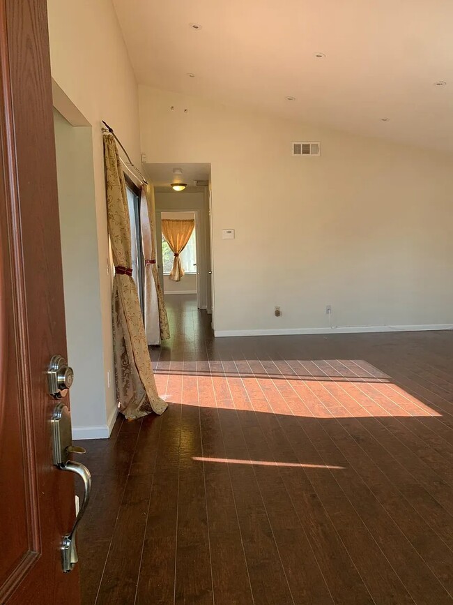 Building Photo - 3423 Gradell Pl