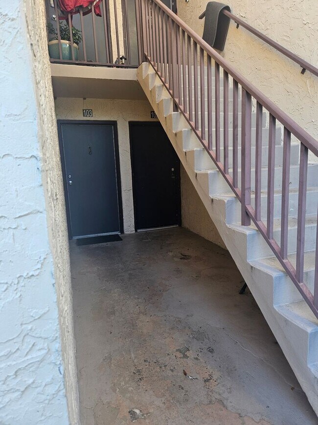 Foto del edificio - 1 BEDROOM 1 BATH NEWLY RENOVATED CONDO