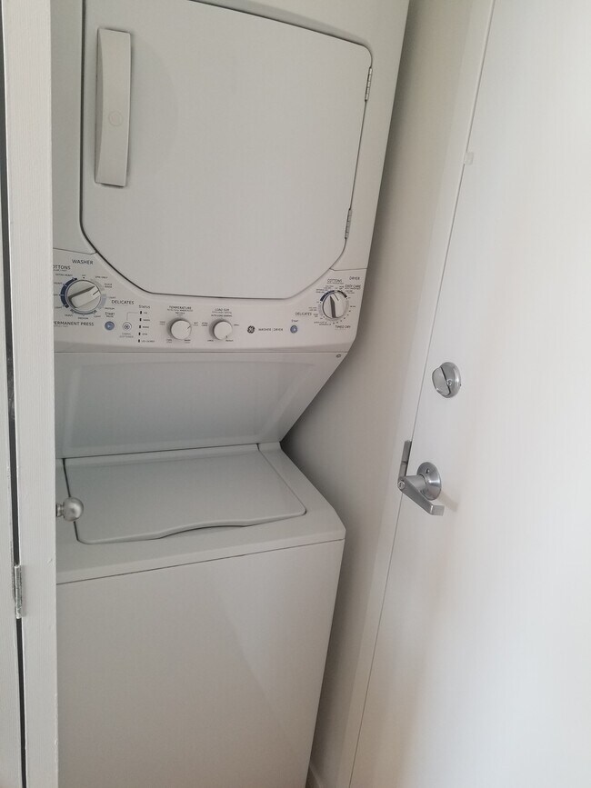 Laundry - 61 W 15th St