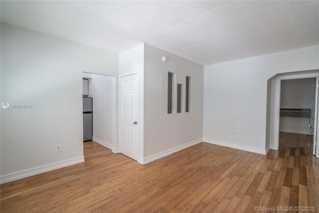 Building Photo - 7301 Carlyle Ave