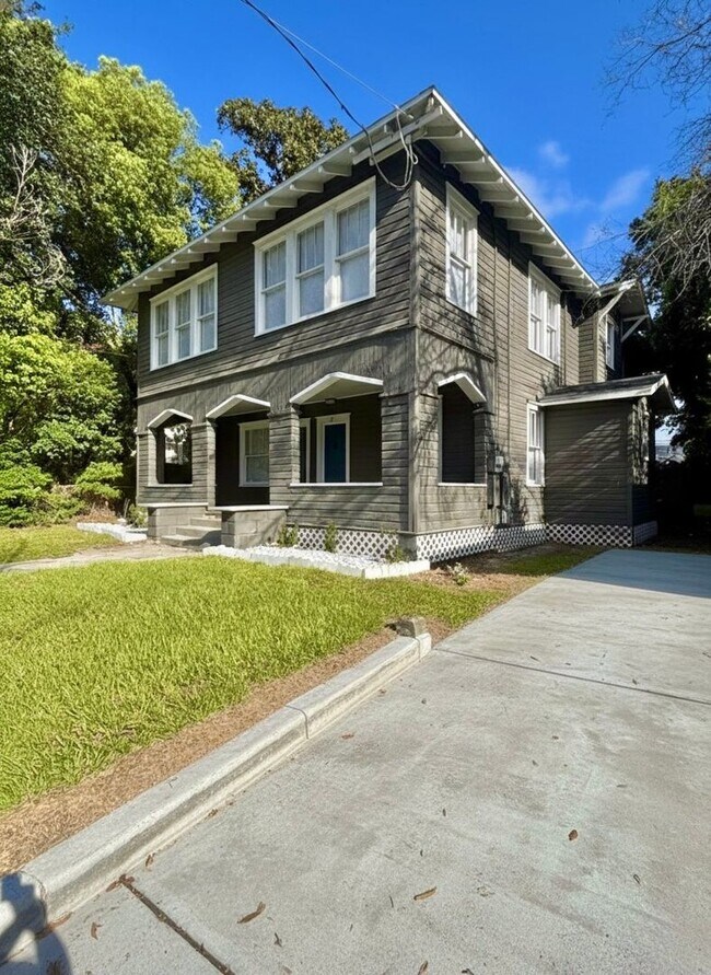 Foto del edificio - 2561 Rosselle St