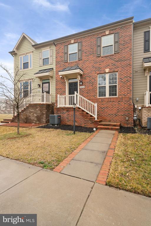 Foto del edificio - 18058 Red Cedar Rd