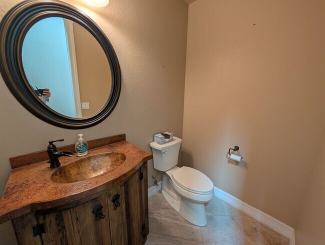 Foto del edificio - 6145 E Cave Creek Rd
