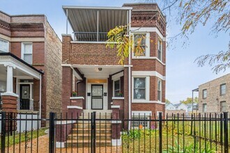 Building Photo - 1449 E 71st Pl